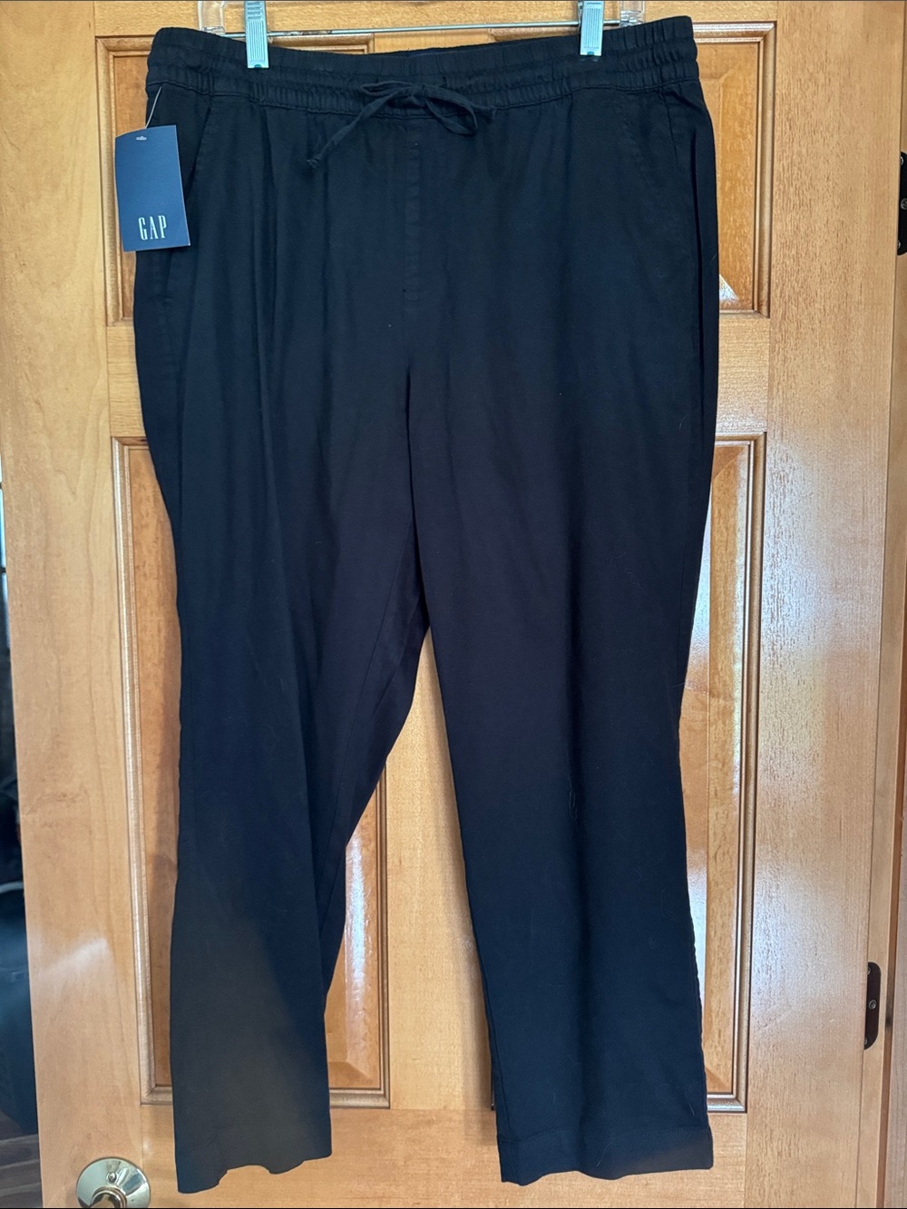NWT Women’s GAP Black Drawstring Cropped Pants - Large